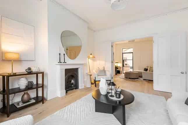 Victorian 4 Bed House in Clapham Old Town