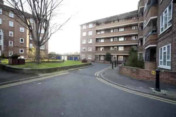 Large 2-Bed Flat Near Springfield Park Good Transport Links