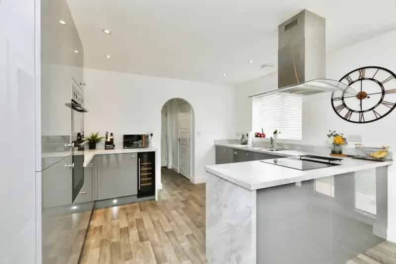Four Double Bedroom Detached House in Shireoaks