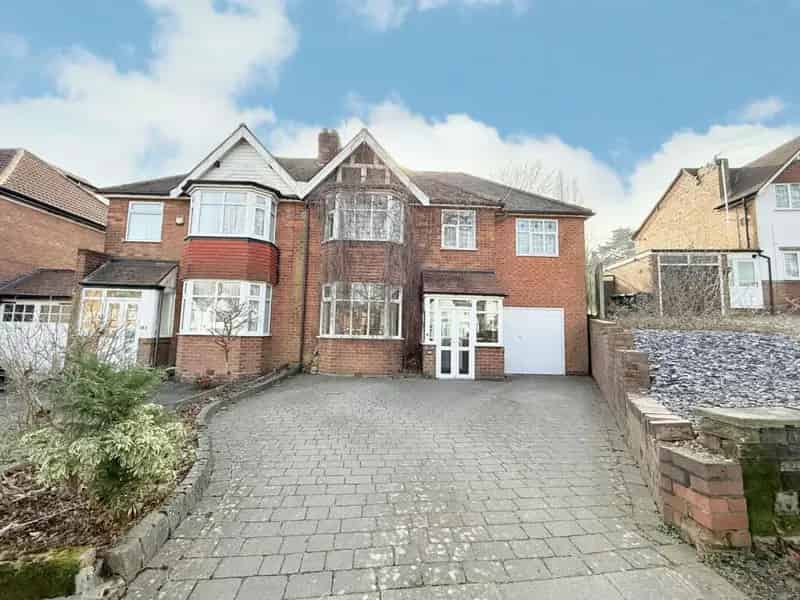 5 Bedroom Semi-Detached House for Sale
