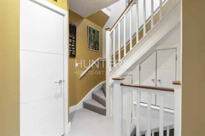 2 Bedroom Flat For Sale 778 SQ FT Chain Free