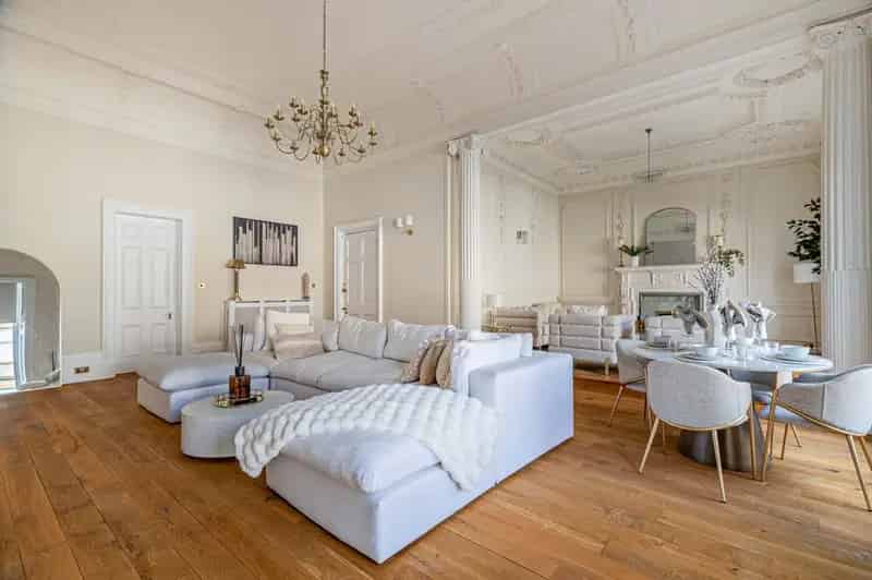 3 Bedroom Apartment for Sale in Glasgow's Park District
