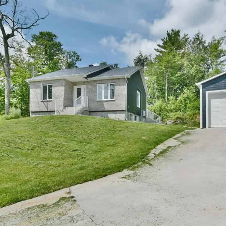 5 Bedroom 2 Bathroom House For Sale
