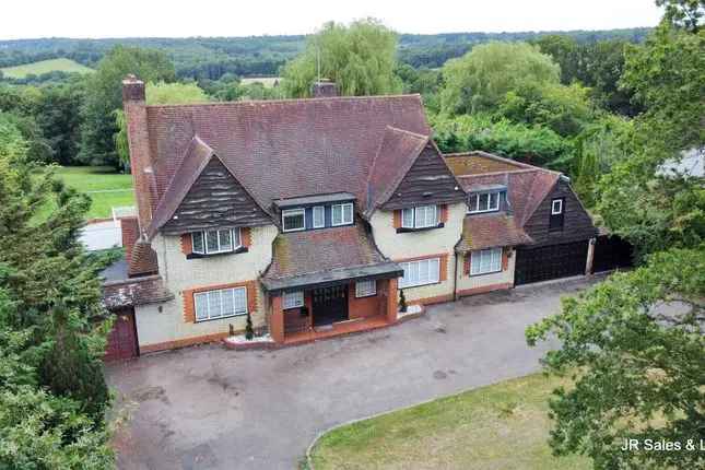 Six Bedroom Detached House with Pool and Annex Cuffley EN6