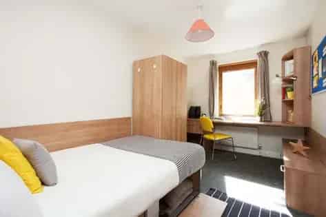 1 Room Flat 45m² London Shared Bathroom Kitchen