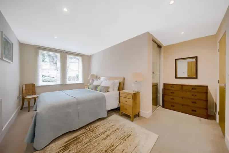 2 Bed 2 Bath Ground Floor Apartment with Patio Garden and Parking