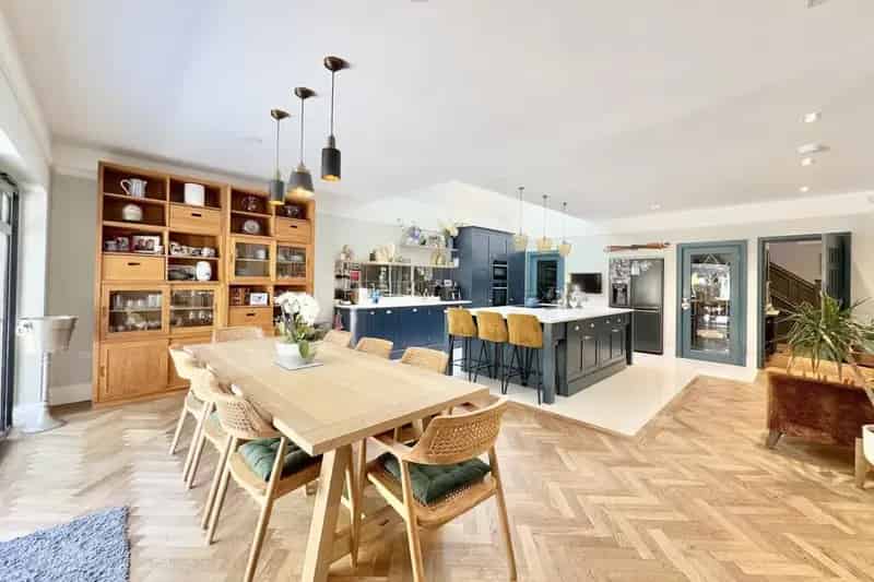 5 Bedroom Detached House for Sale Talbot Woods
