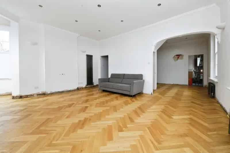 2-Bedroom Duplex Apartment in Grade II Listed Manor House