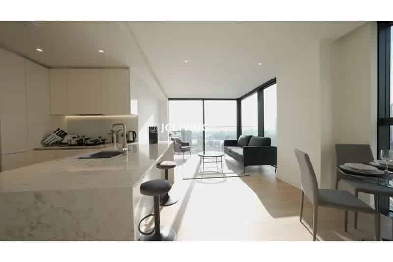 Luxury Canary Wharf Apartment with 5-Star Amenities