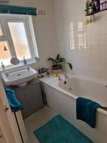 3 Bedroom House Near Shops and Parks