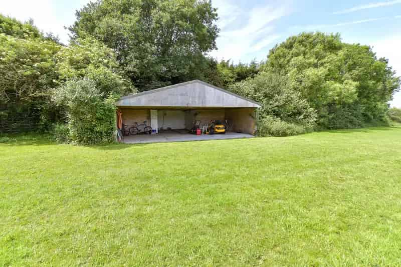 4 Bedroom Detached Cottage With Private Airstrip