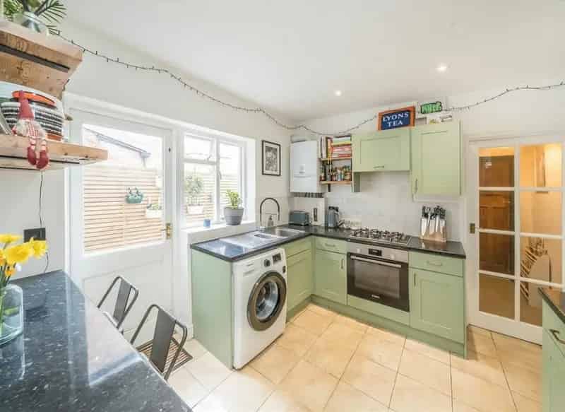2 Double Bedroom Ground Floor Garden Flat Near Coldfall Woods