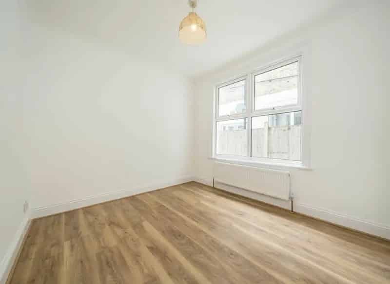 Two Double Bedroom Maisonette Near Tooting Broadway Station