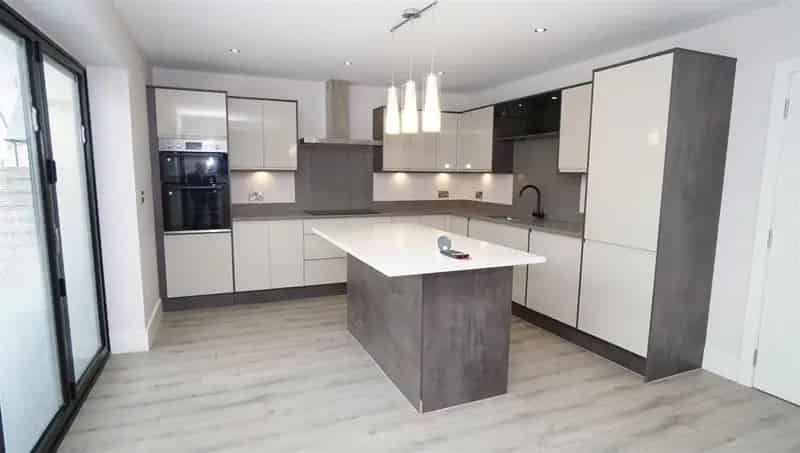 5 Bedroom Detached House To Rent