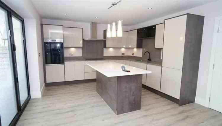 5 Bedroom Detached House To Rent