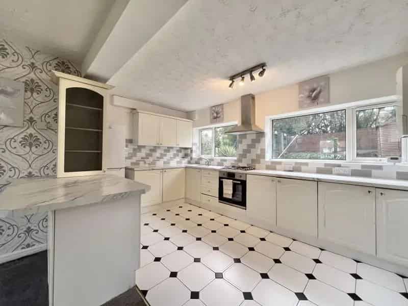 3 Bedroom Semi Detached House to Rent