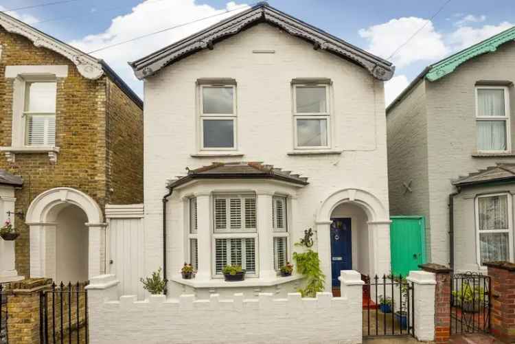 3 Bedroom Detached House to Rent Kingston