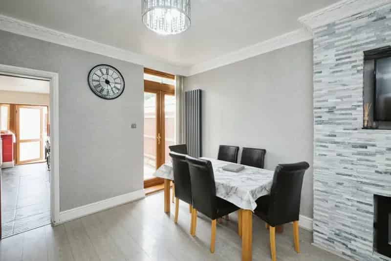 4 Bedroom House Near Amenities