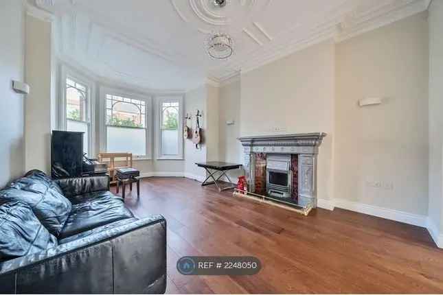 Terraced house to rent in Alexandra Park Road, London N10