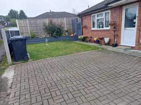 2 Bed Detached Bungalow with Wetroom and Garden in Quiet Location