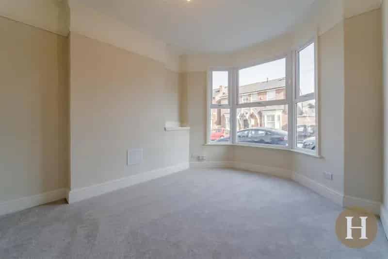 5 Bedroom Semi Detached House for Sale
