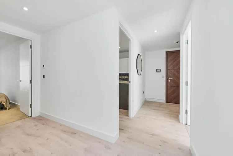 Flat For Sale in London, England