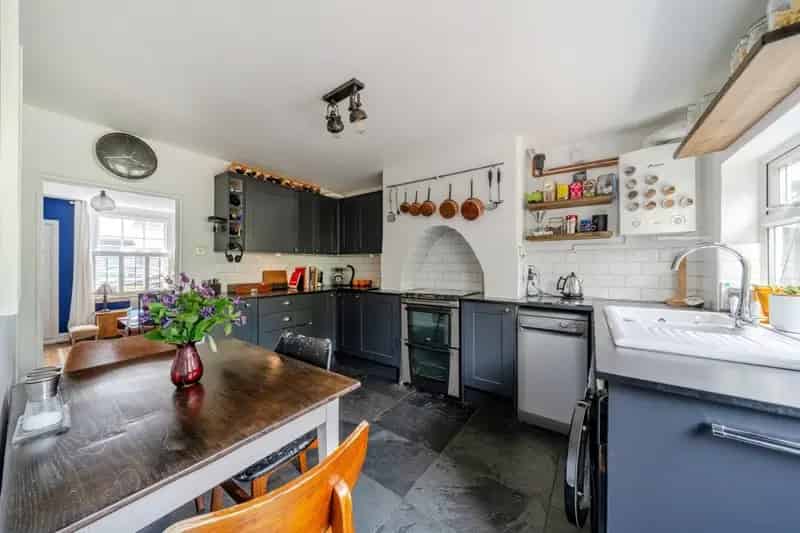 3-Bed House in Berkhamsted with Garden and Original Features