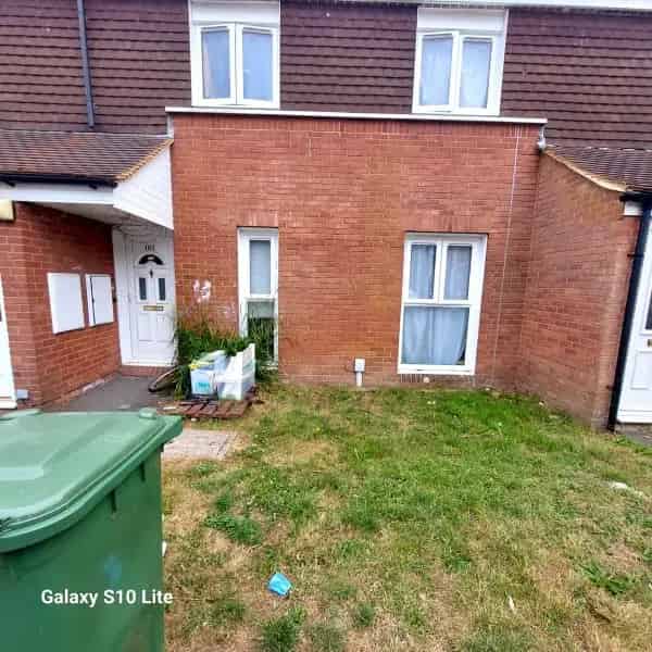 House with Open Plan Kitchen and Private Garden Near Schools