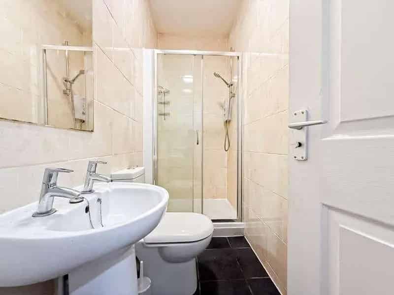 5 bed property for sale