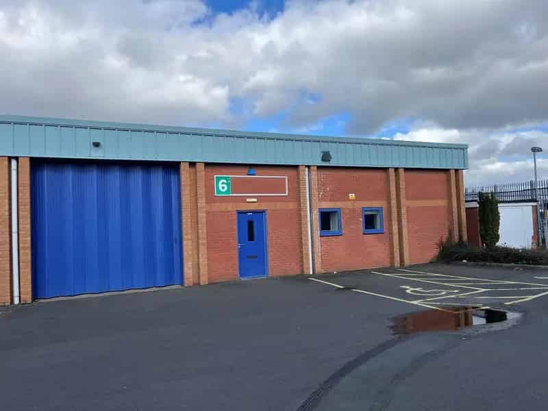 Light Industrial Unit with Roller Shutter Access and Secure Yard