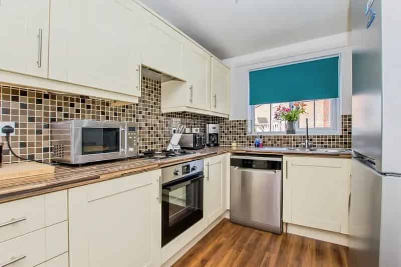 Spacious 3 Floor Family Home with Garage and Garden