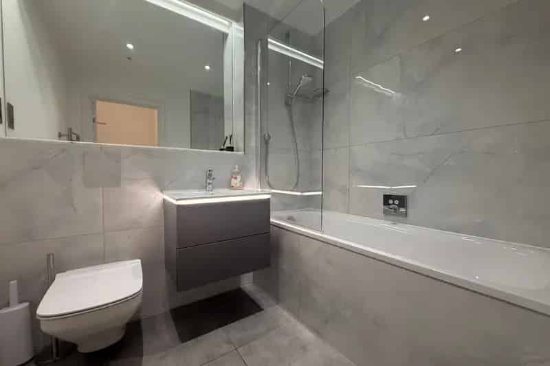 One Bedroom Ground Floor Apartment Near WGC Train Station