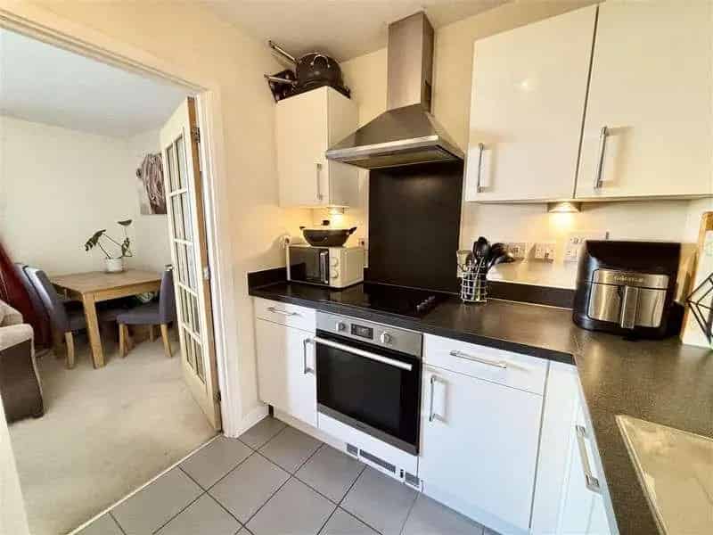 2 Bed Flat for Sale Near London Transport