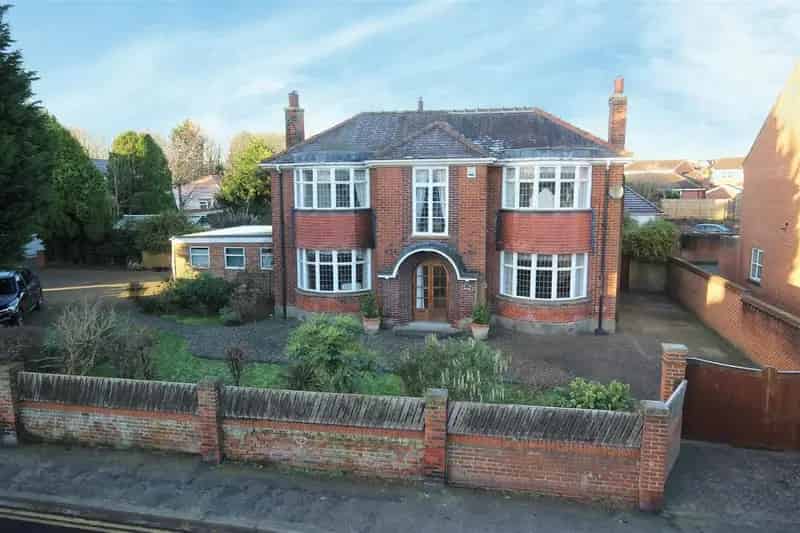 3 Bedroom Detached House For Sale Great Extension Redevelopment Opportunity
