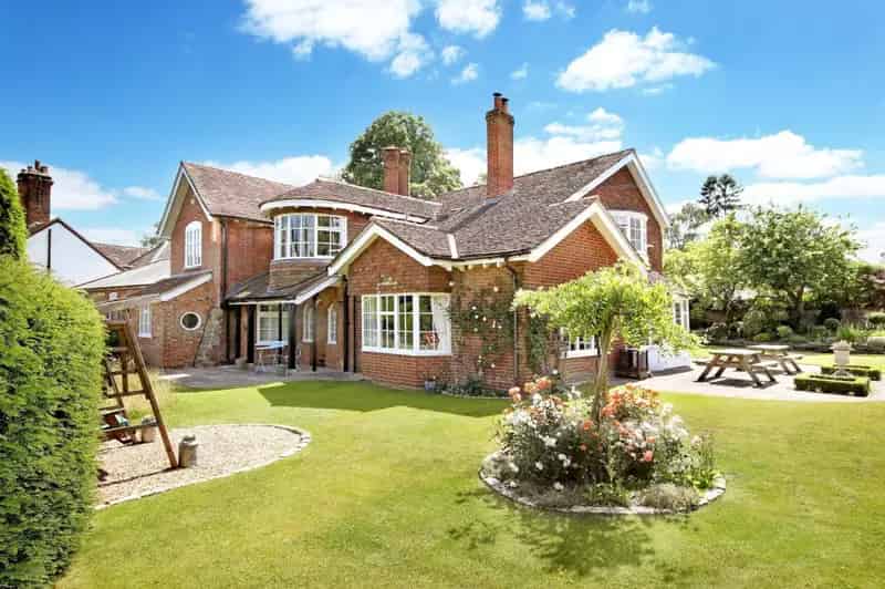 6 Bedroom Detached House for Sale in Seer Green