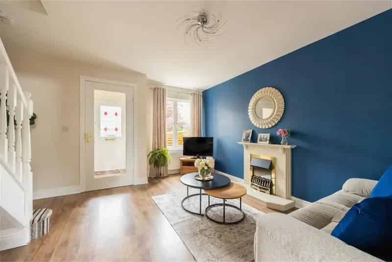 2 Bed House Broomhouse Terrace with Garden Driveway