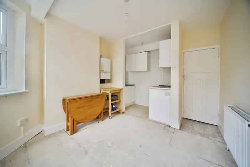 One Bedroom Maisonette in Manor Park E12 - Chain Free