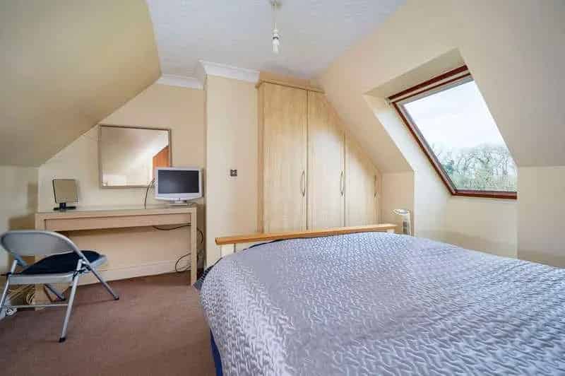 5 bed house for sale