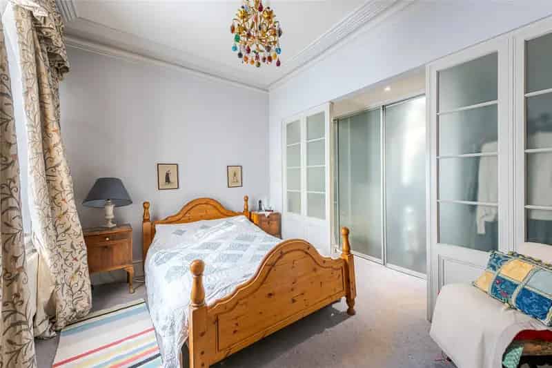 2 Bedroom Flat Apartment in London Eccleston Square