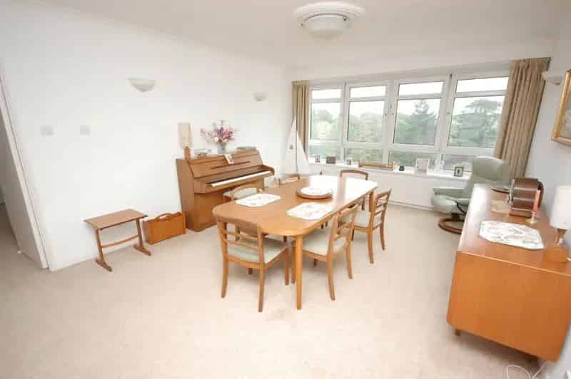 4 Bedroom Apartment Sea View Town Centre