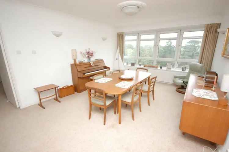 4 Bedroom Apartment Sea View Town Centre