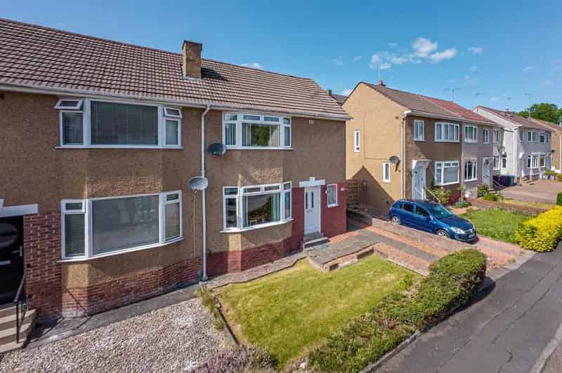 2 Bedroom Semi-Detached House for Sale in Muirend