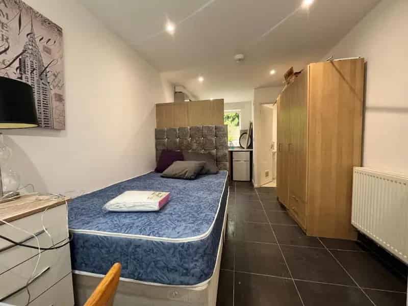 Ground Floor Studio Flat Available Now