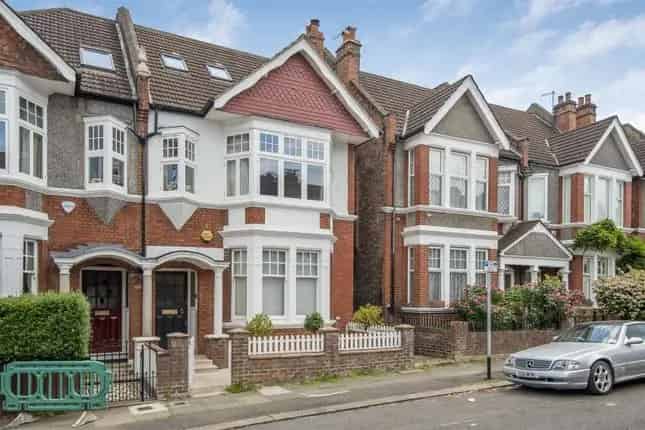 7 Bedroom Semi-Detached House for Sale in Wimbledon