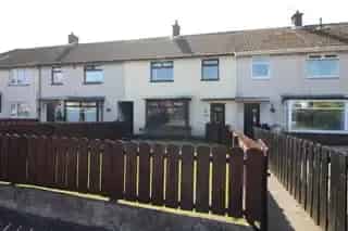 3 Bed Mid Terrace House Near Amenities