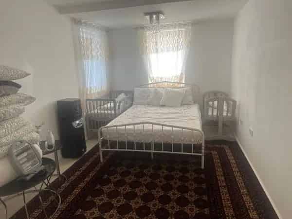 2 Bedroom Apartment with Balcony and Lift