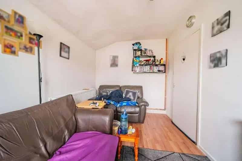3 Bed House for Sale - Two Apartments - Off-Road Parking