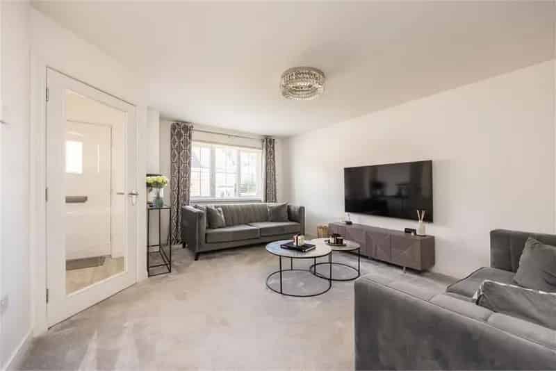 4 Bed Detached House in Dalkeith Near Amenities