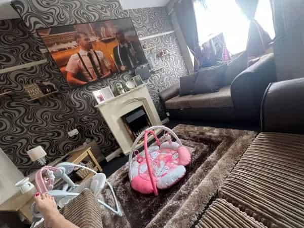 2 Double Bedroom Flat Near Park and Train Station