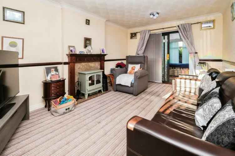 3 Bedroom Family Home in Allerton with Detached Garage